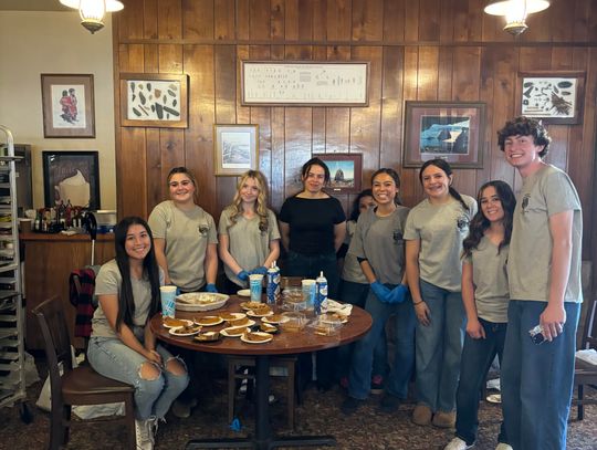 About 400 meals served at Community Thanksgiving Dinner