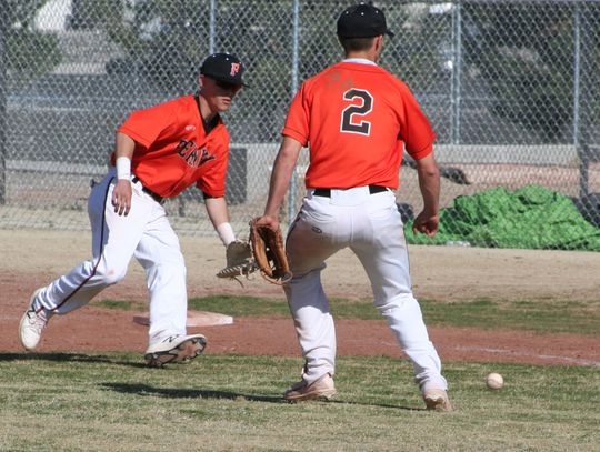 Baseball: Split with Fallon keeps Vaqueros in playoff contention