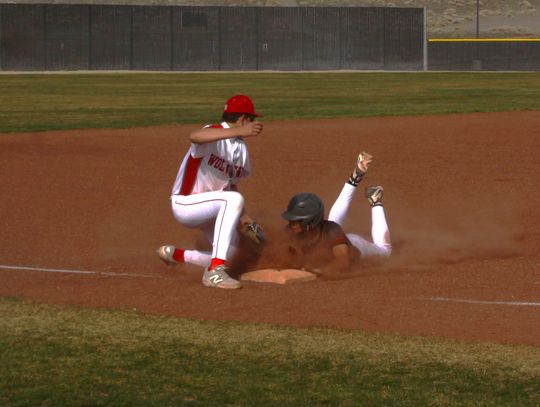 Baseball: Vaqueros keep pace with league leaders by Sweeping South Tahoe