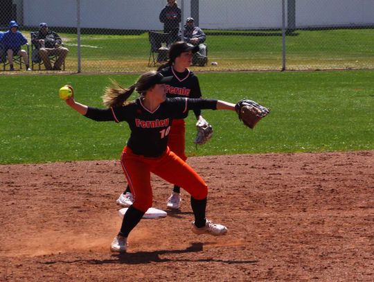 Big rally keys Vaqueros sweep of Fallon