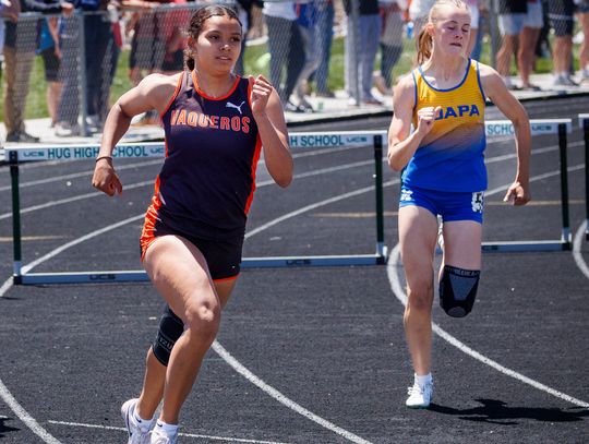 Boys 4x200 relay, Johnson place second to lead Vaqueros at state track meet