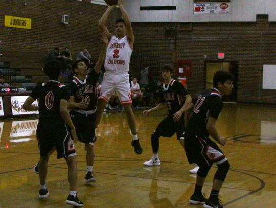 Boys basketball: Selma pulls away in second to beat Vaqueros