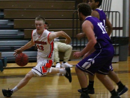 Boys basketball: Vaqueros split first two games in Rail City Classic