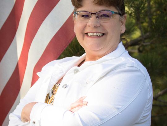 Clerk/Treasurer candidate Staci Lindberg thanks supporters
