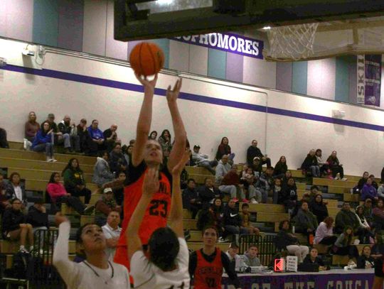 Defense carries Vaqueros to dramatic opening win over Reed