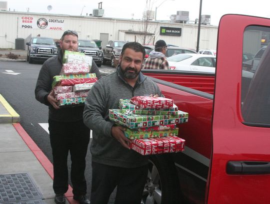 Fernley CDJR adopts family for Christmas