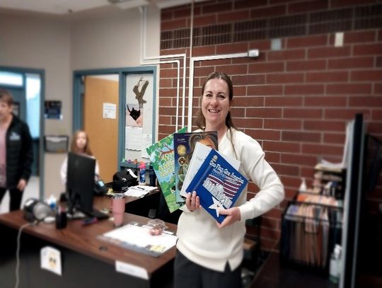 Fernley Republican Women distribute dictionaries to CES 3rd graders