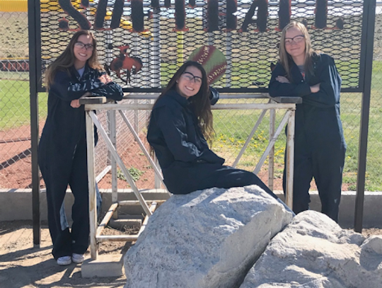 FHS students make sign for softball field