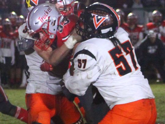Fourth quarter rally, two-point stop carry Vaqueros to playoff win