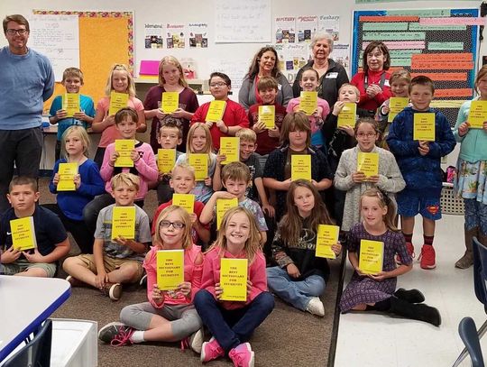 FRW presents dictionaries to Cottonwood 3rd graders as part of Women’s Literacy Month