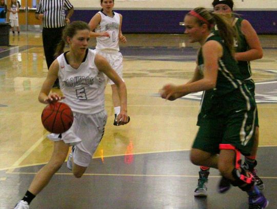 Girls basketball: Defense carries Vaqueros to opening win