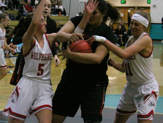 Girls basketball: Early lead fizzles as Vaqueros lose in first round of league tourney