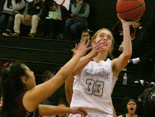 Girls basketball: Vaqueros aim to keep top 3 hopes alive