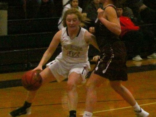 Girls basketball: Vaqueros maintain fourth place with split