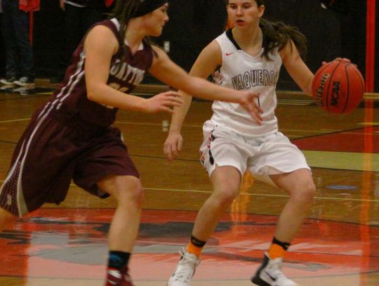 Girls Basketball: Vaqueros win one, lose one