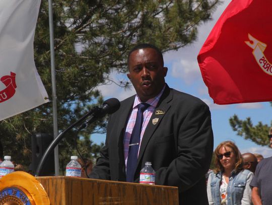 Hundreds honor fallen veterans at Memorial Day service