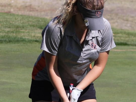 Kollar, Montgomery qualify for 3A State Golf meet