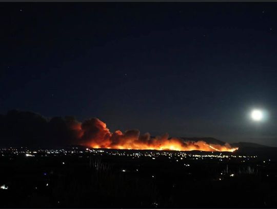 Numbers fire threatens to spread into Lyon County