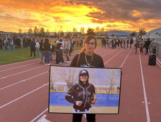 Silver Stage students honor friend, teammate at candlelight vigil