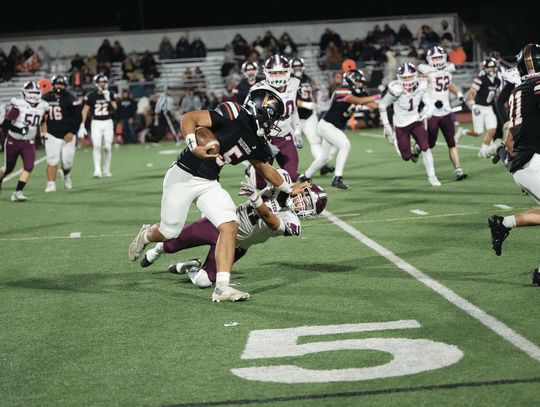 The great robbery: Strip-6 by Solis helps Vaqueros punch playoff ticket