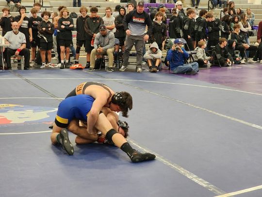 Vaquero wrestlers go 10-1 at Northern 3A Duals