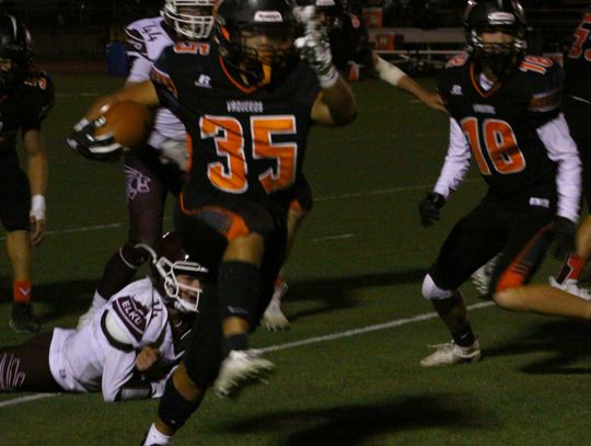 Vaqueros’ defense keys Homecoming win over Elko