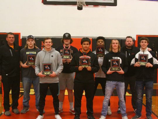 Vaqueros get 17 players on all-league football team, 7 on all-state team
