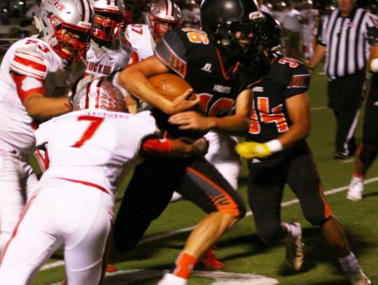 Vaqueros run past Truckee in league opener