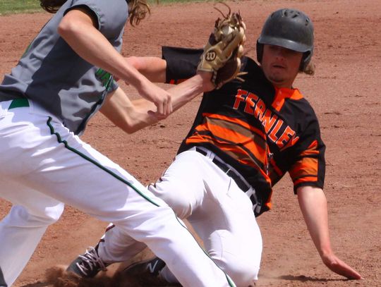 Vaqueros sweep Greenwave in Saturday doubleheader