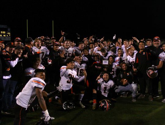Vaqueros win first football state title since 1964
