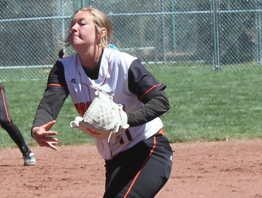 Vaqueros win opener in State softball tournament