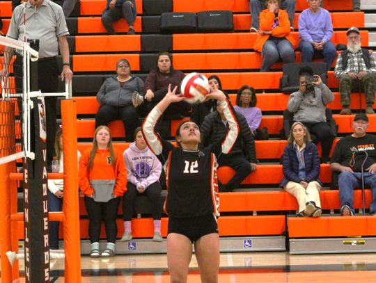 Volleyball: Vaqueros beat Incline in first round of regional tournament