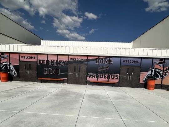 Volleyball: Vaqueros roll Lowry to start league play