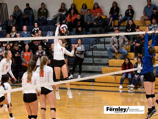 Volleyball: Vaqueros sweep three on the road to bounce back from first league loss