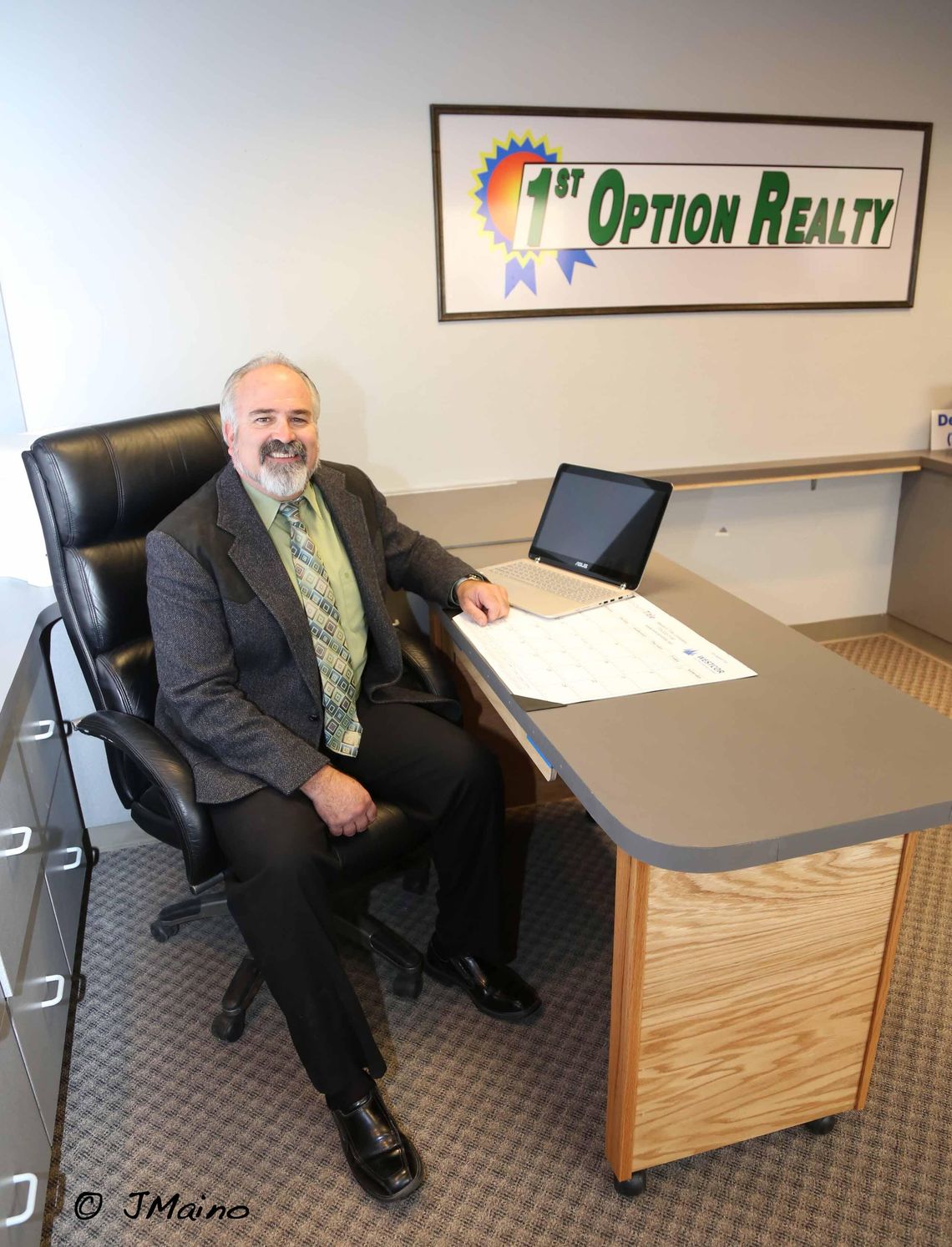 1st Option Realty celebrates Grand Opening