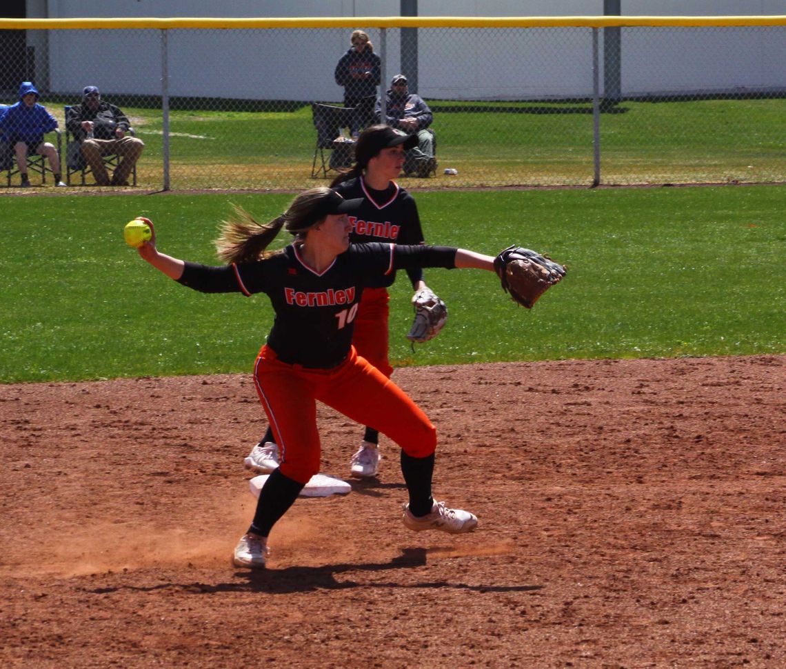 Big rally keys Vaqueros sweep of Fallon