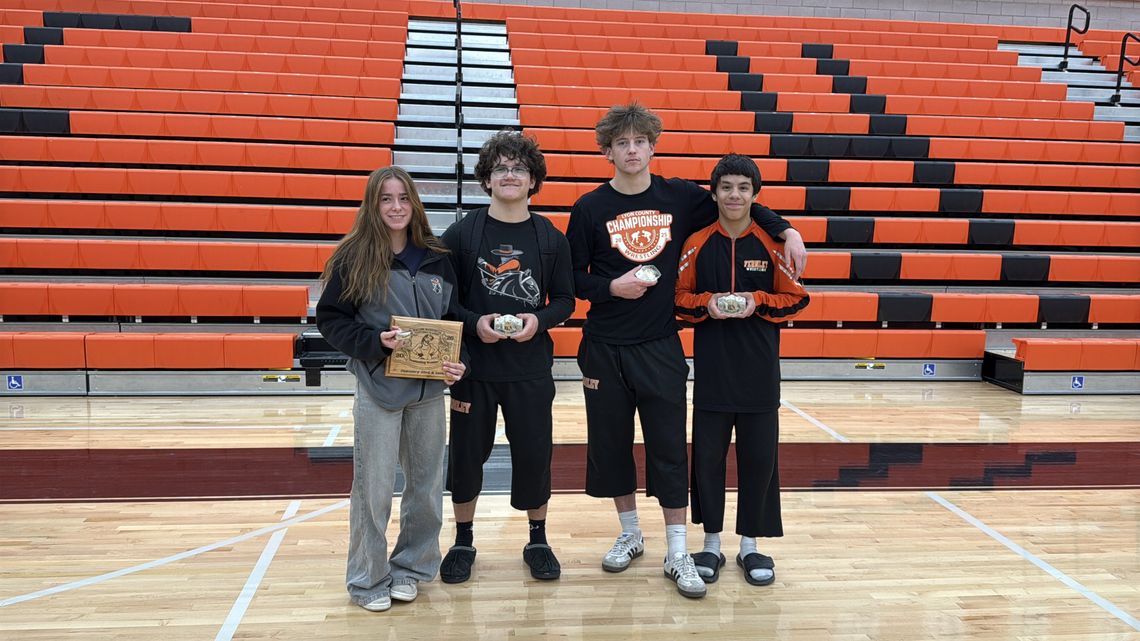 Boys and girls wrestlers place 2nd at Vaquero Classic