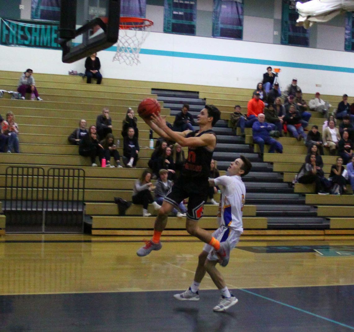 Boys basketball: Regional loss ends season for Vaqueros