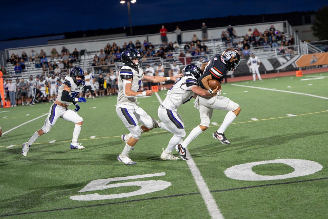 Defense keys third straight win for Vaqueros Defense keys third straight win for Vaqueros