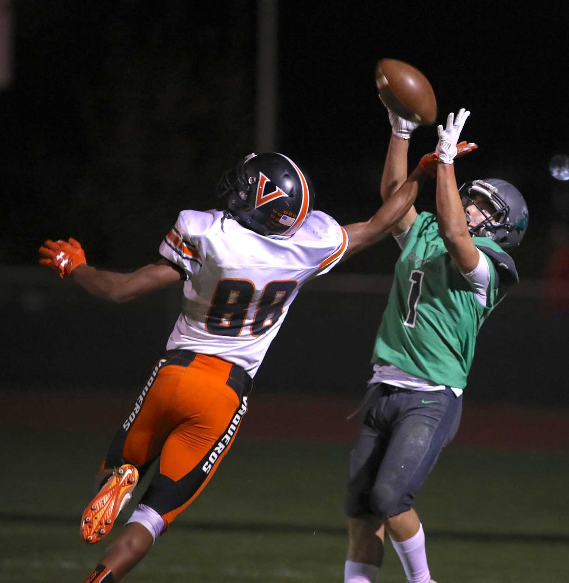 Fallon’s big plays bury Vaqueros in playoff game