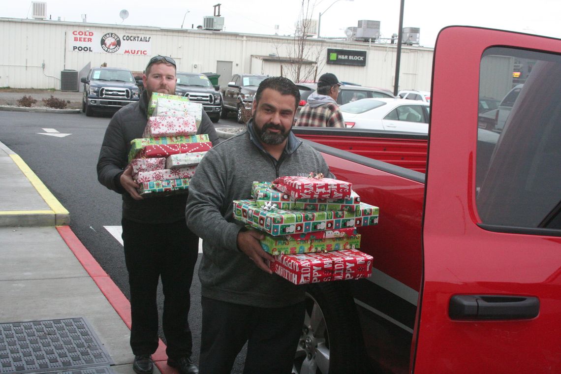 Fernley CDJR adopts family for Christmas