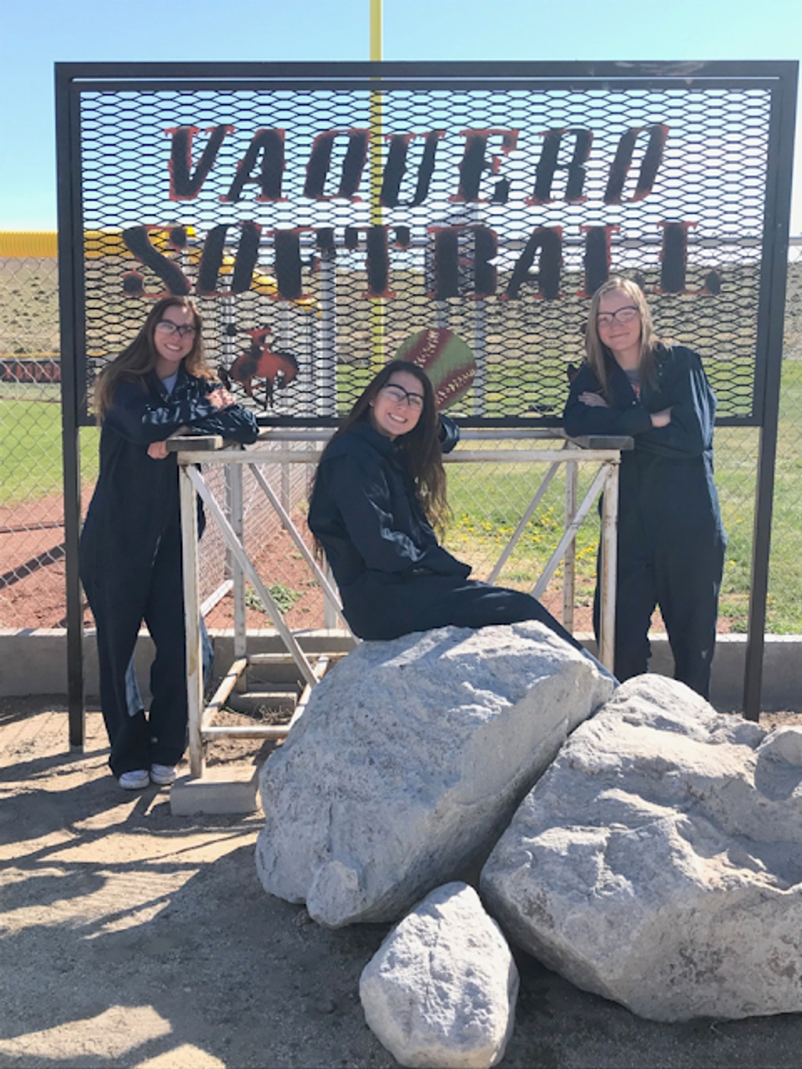 FHS students make sign for softball field