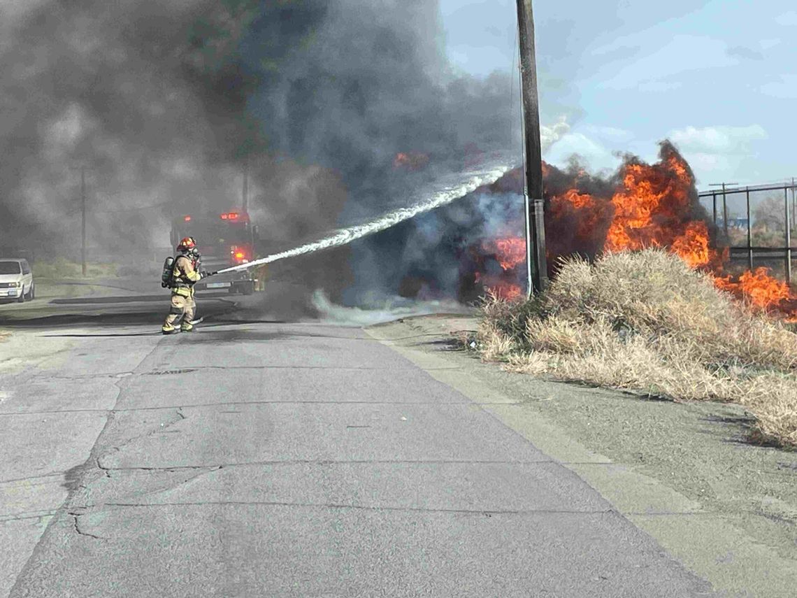Firefighters discover gas leak while fighting fire near Fremont St.