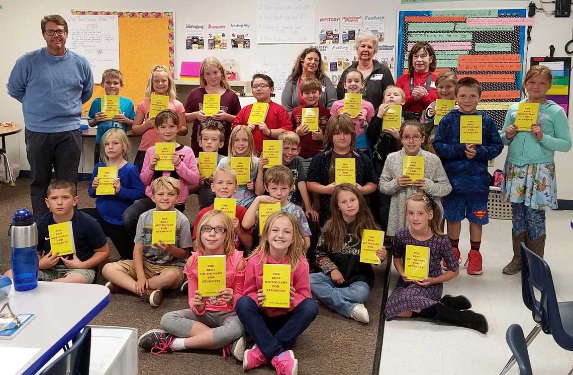 FRW presents dictionaries to Cottonwood 3rd graders as part of Women’s Literacy Month