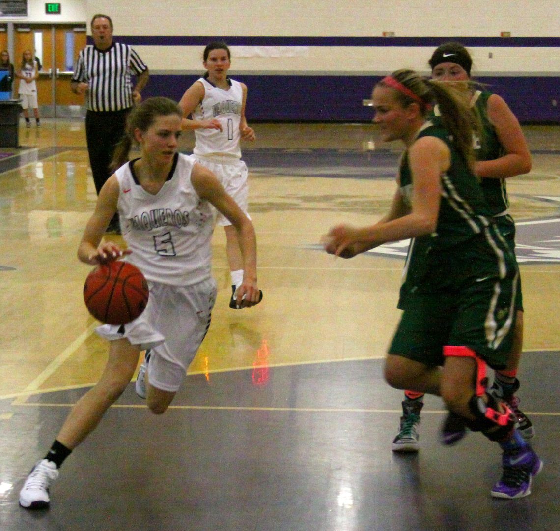 Girls basketball: Defense carries Vaqueros to opening win