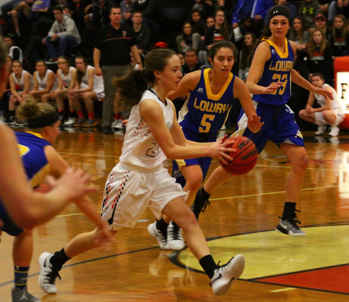 Girls basketball: Lowry spoils Vaqueros home opener