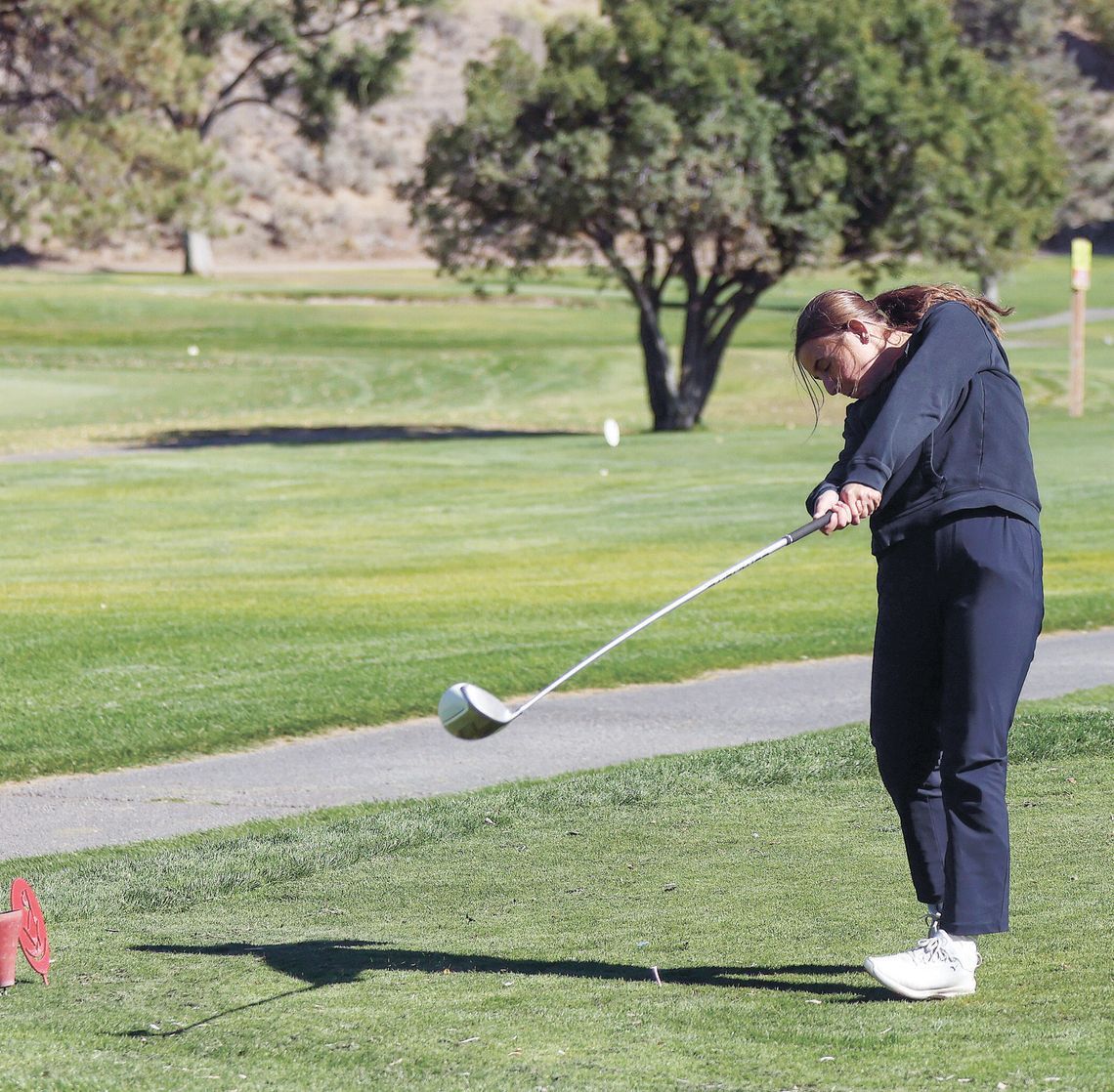 Hall ties for 17th at State Golf Tournament
