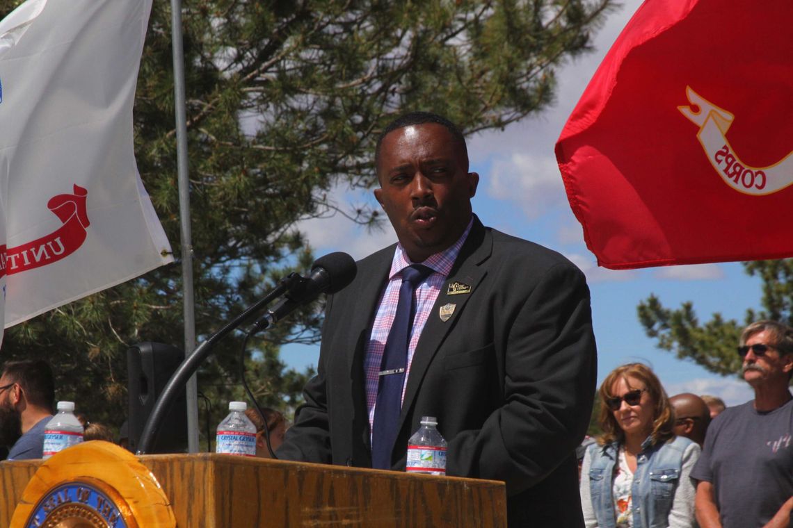 Hundreds honor fallen veterans at Memorial Day service
