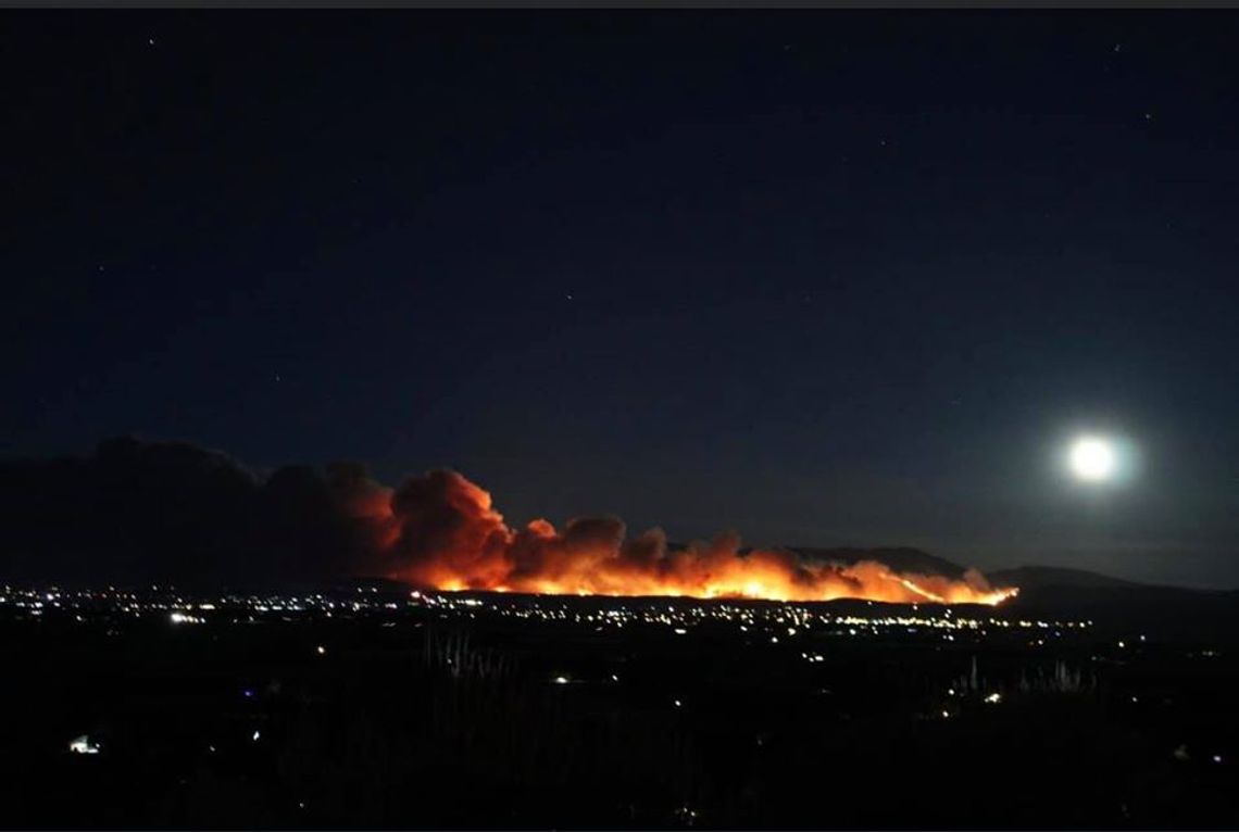 Numbers fire threatens to spread into Lyon County