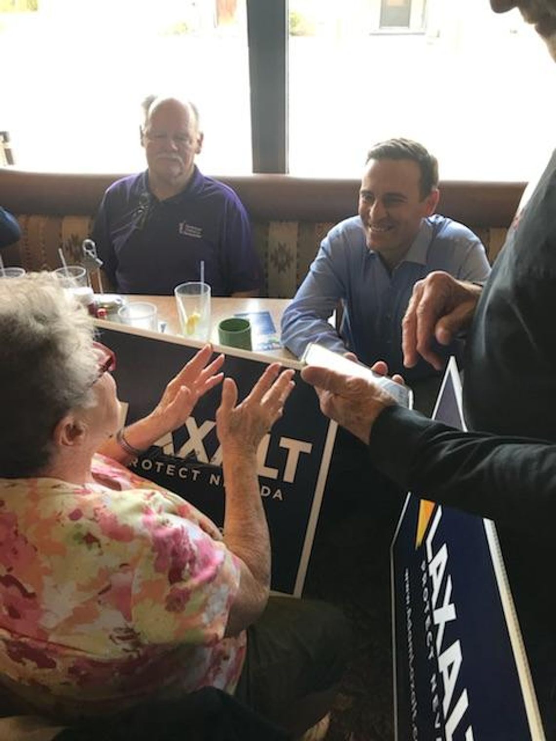 Photo: Laxalt visits with Fernley supporters